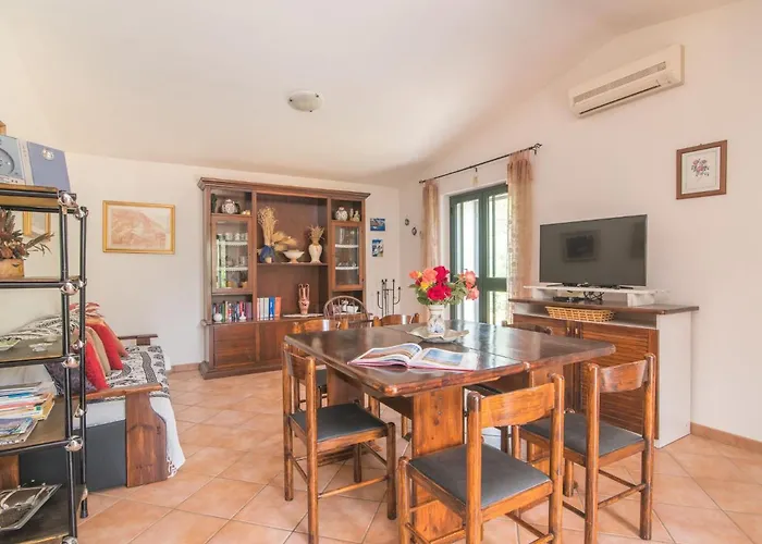 Stazzu Mendola By Interhome Порто-Полло